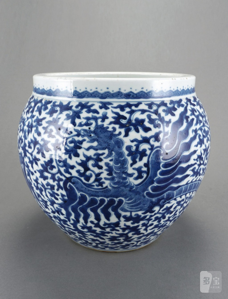    青花纏枝蓮鳳紋缸